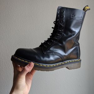 🔗 Dr Marten Combat Boots 🔗